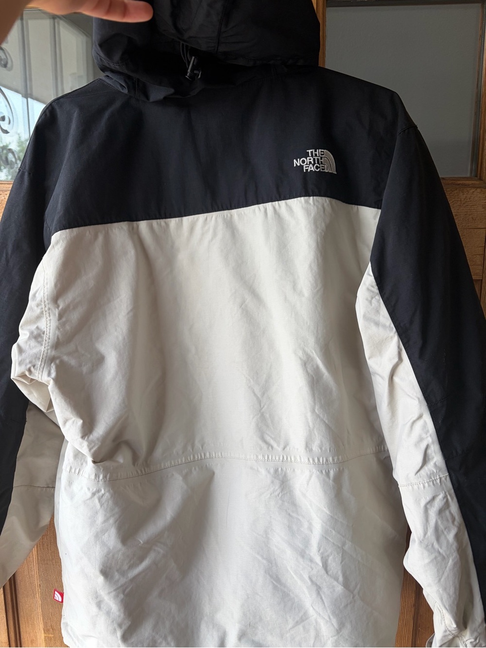 The North Face Black & Cream Ski Jacket with Hood - Picture 8 of 8